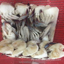 အကောင်းဆုံး အေးခဲထားတဲ့ ကဏန်းပြာ ကဏန်း တစ်ဝက်ကို ဖြတ်လိုက်ပါ။